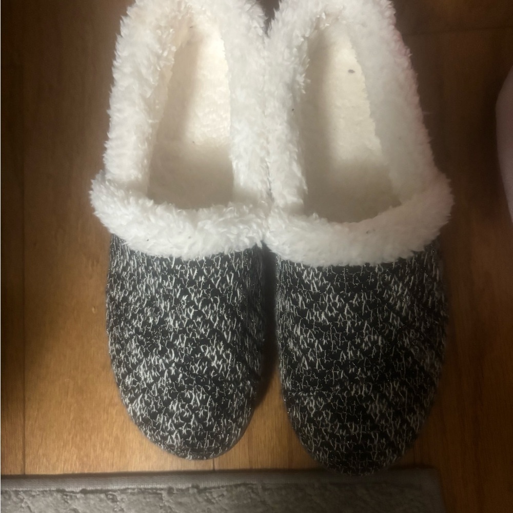 Old Navy Blush Pink Women's Slippers - Picture 2 of 2